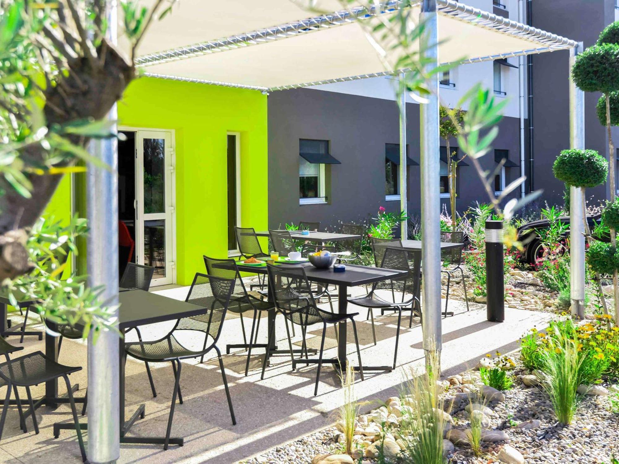 Ibis Budget Porte De Camargue Saint-Martin-de-Crau Exterior foto