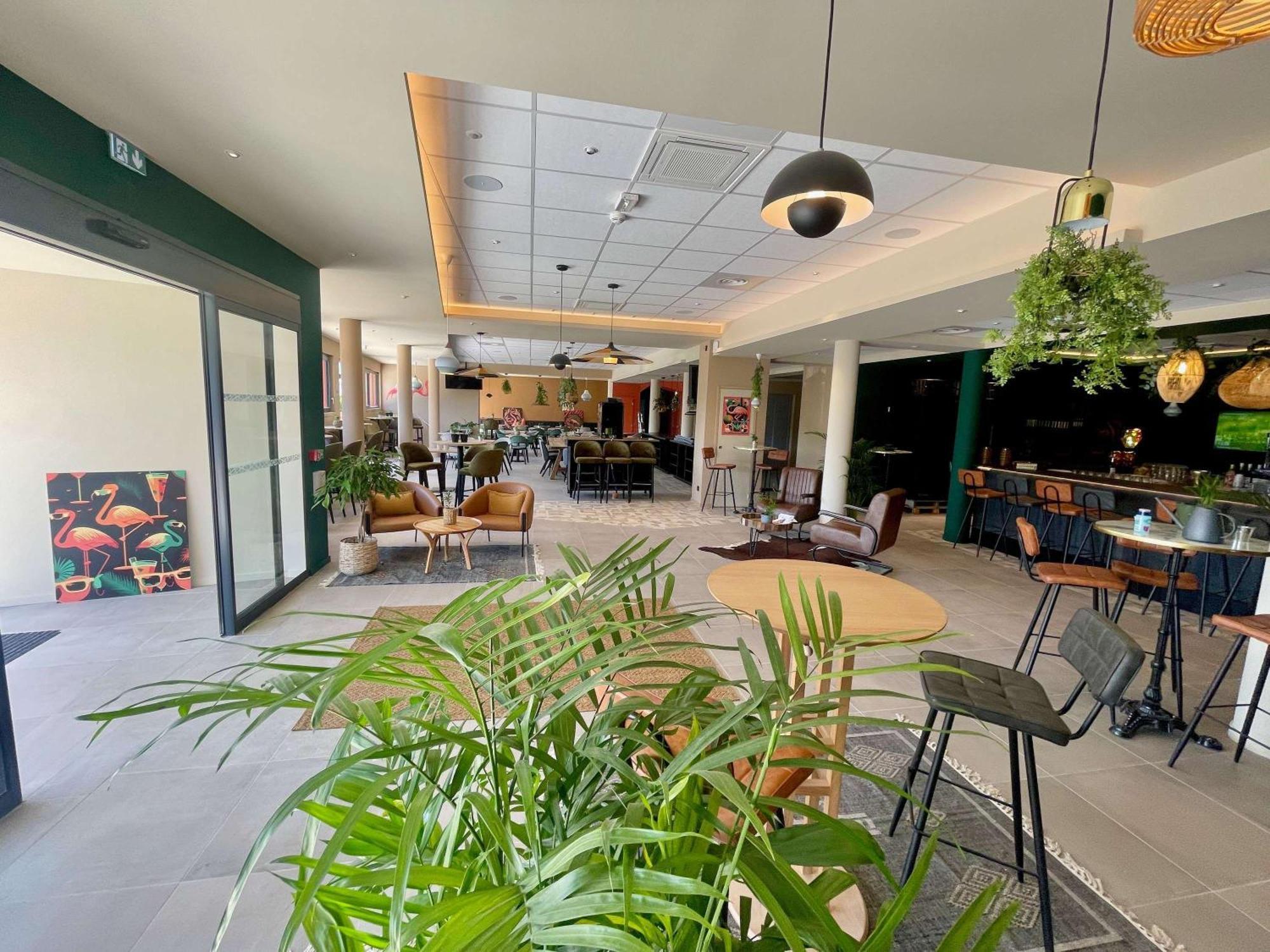 Ibis Budget Porte De Camargue Saint-Martin-de-Crau Exterior foto