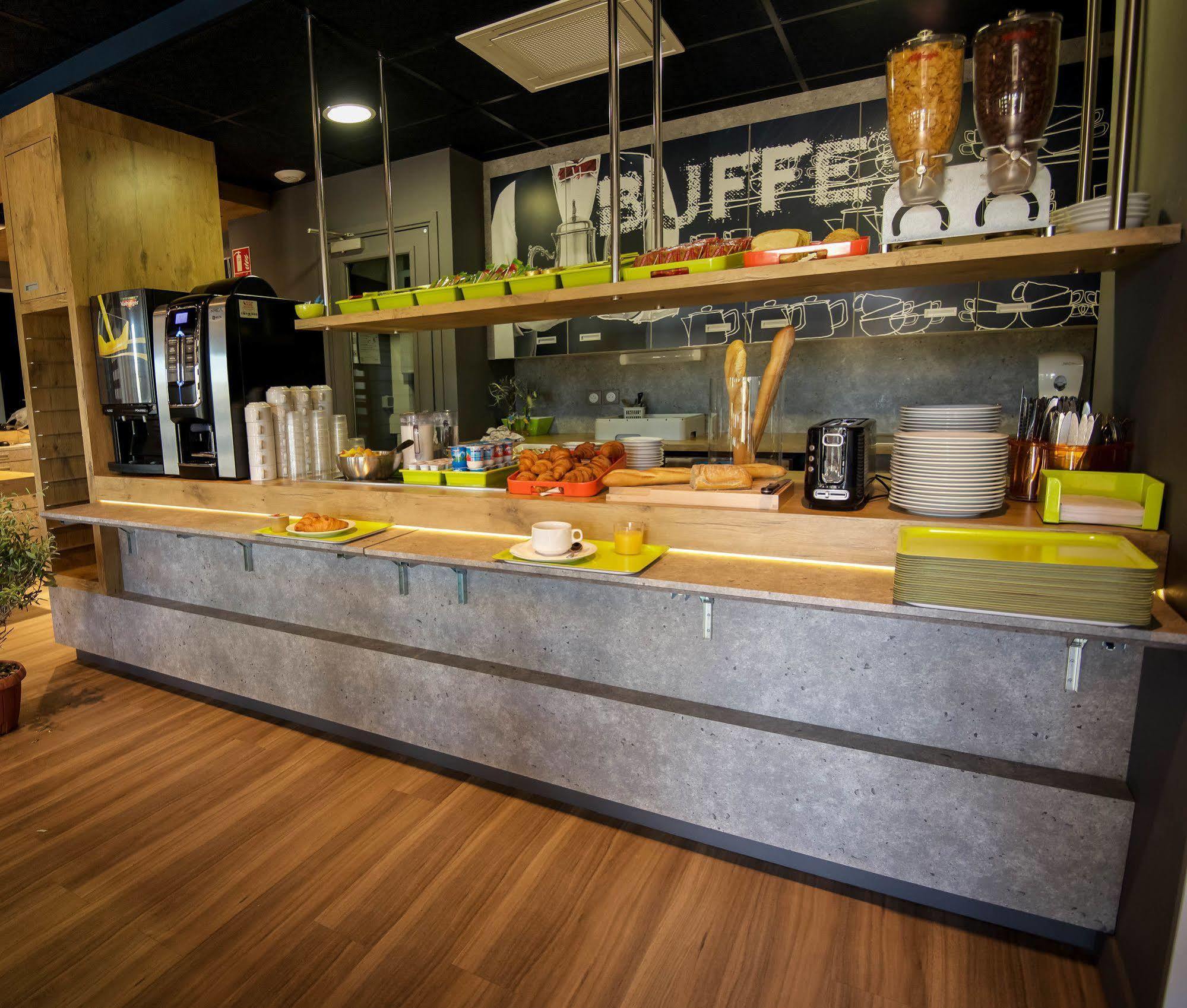 Ibis Budget Porte De Camargue Saint-Martin-de-Crau Exterior foto