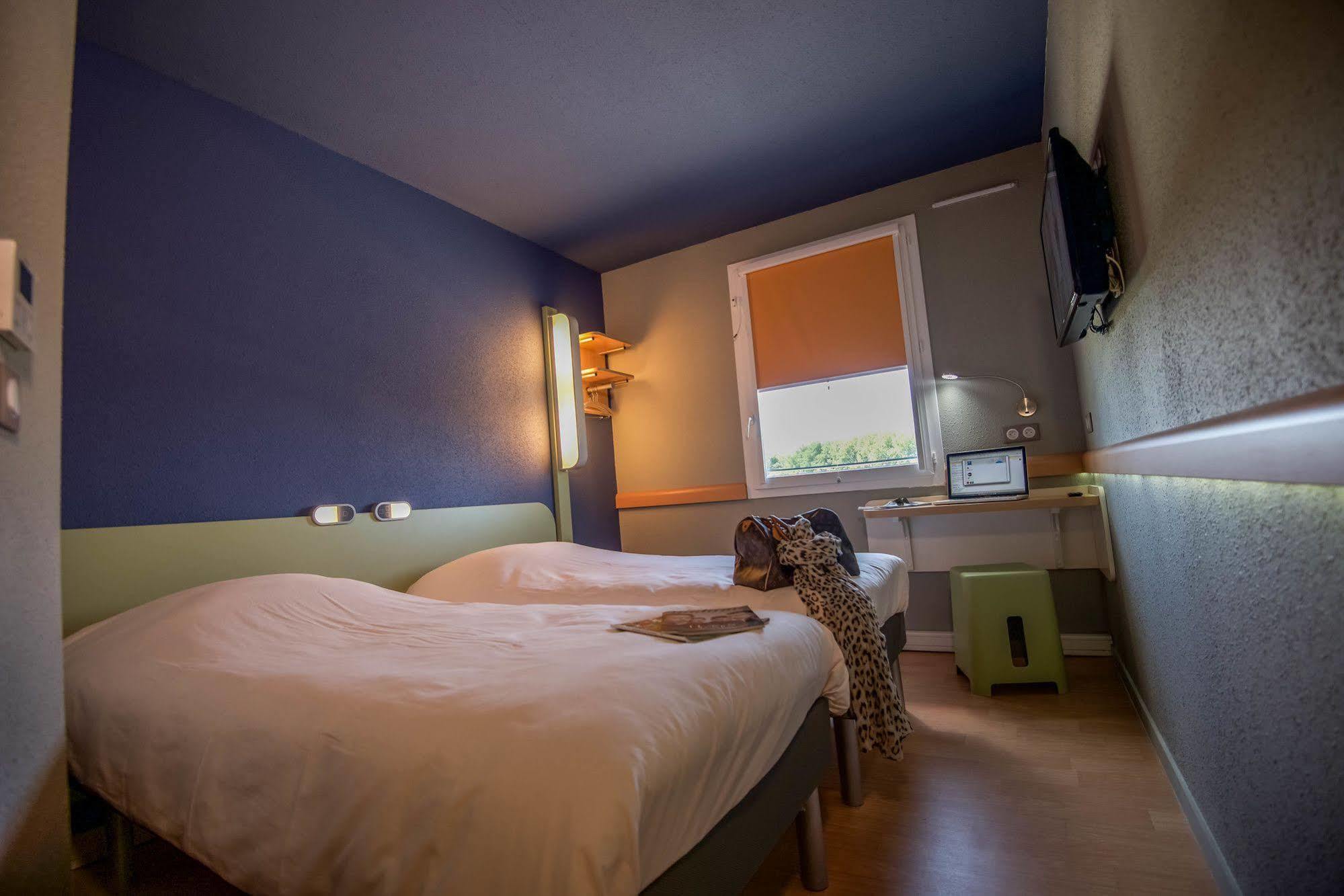 Ibis Budget Porte De Camargue Saint-Martin-de-Crau Exterior foto